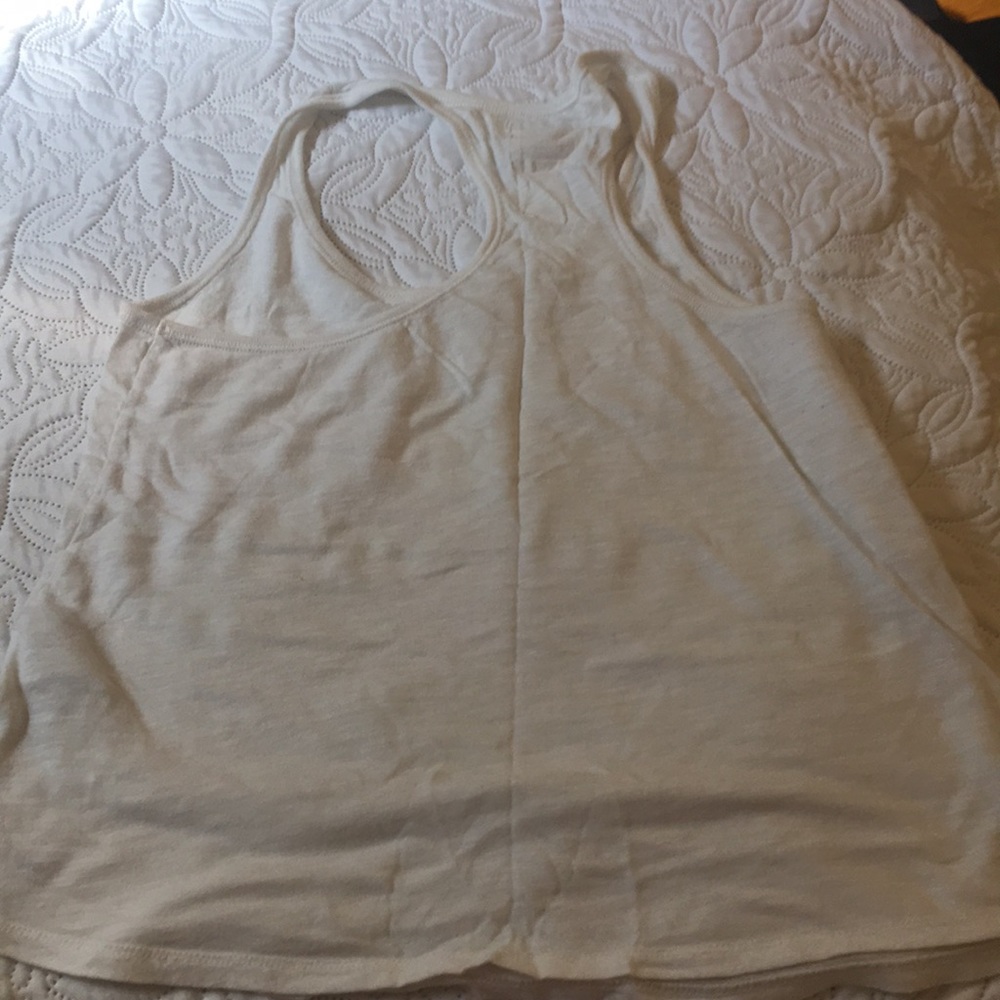 White basic tank - Picture 2 of 2